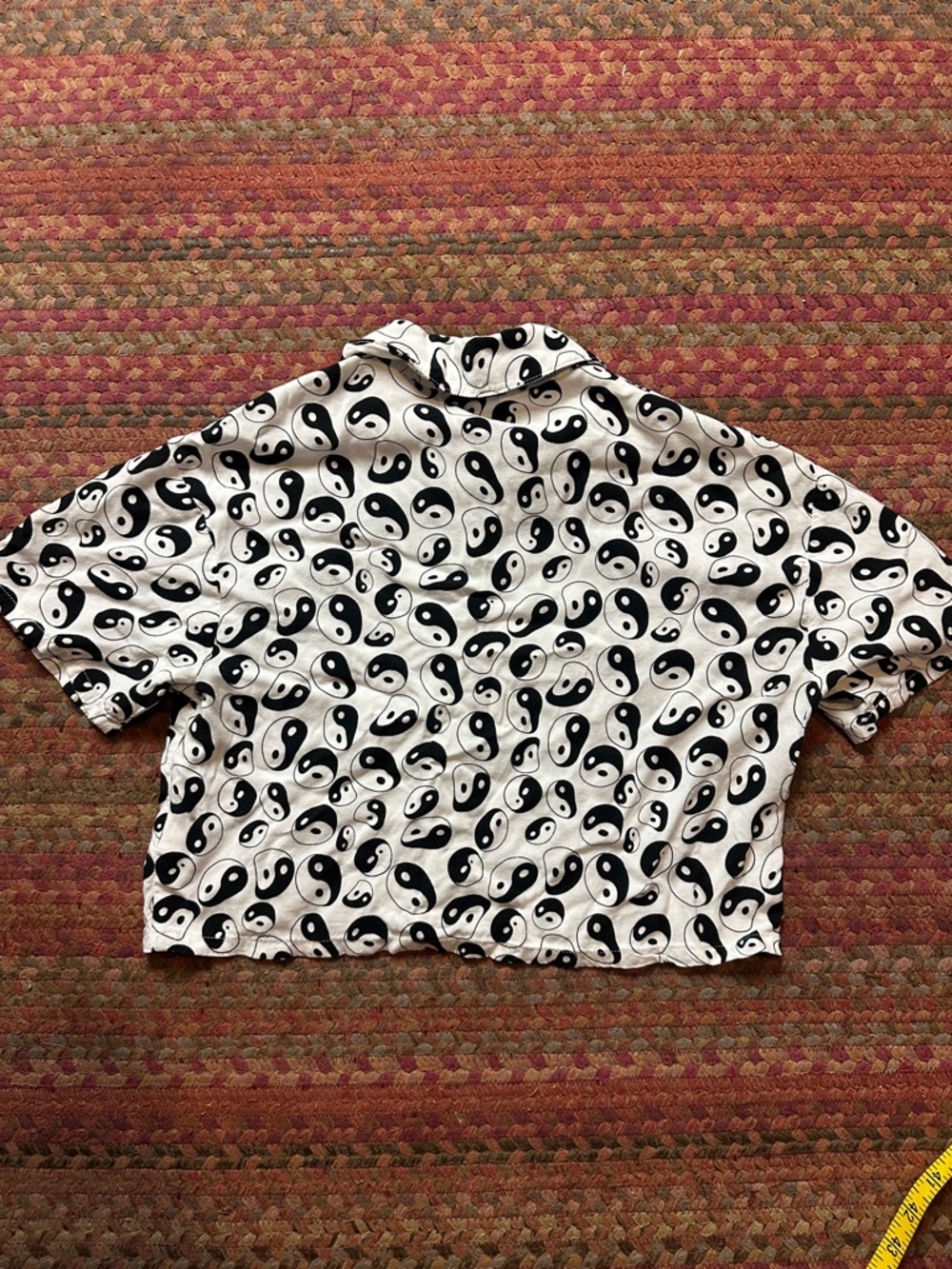 SELF ESTEEM YIN YANG PEACE SIGN BUTTON UP CROP TOP - Picture 4 of 4